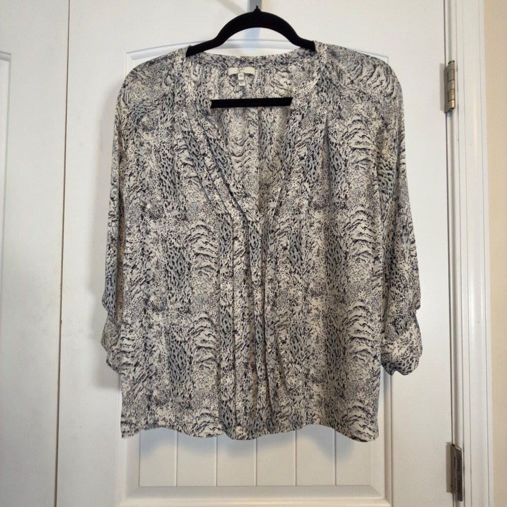 Joie 100% Silk Grey Animal Print V-Neck 3/4 Sleeve Blouse XS W52-22055 Career - Picture 2 of 8